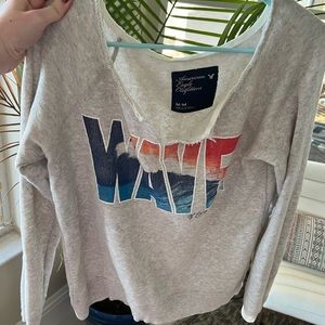 Women’s American Eagle Light Gray ‘Wave of Love’ Graphic Crewneck, size medium